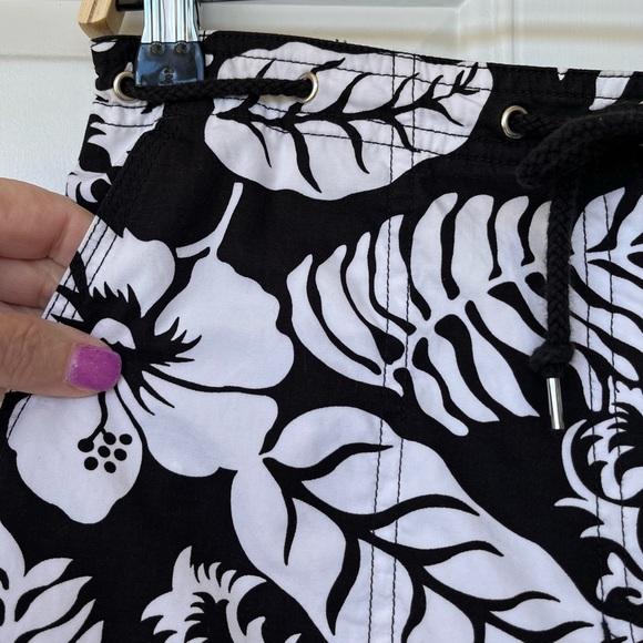 •Lauren Ralph Lauren Tropical Floral Capris - Size 6 - Picture 3 of 8